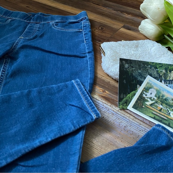 Comfy, Flexible Guess Jeggings - Picture 3 of 7